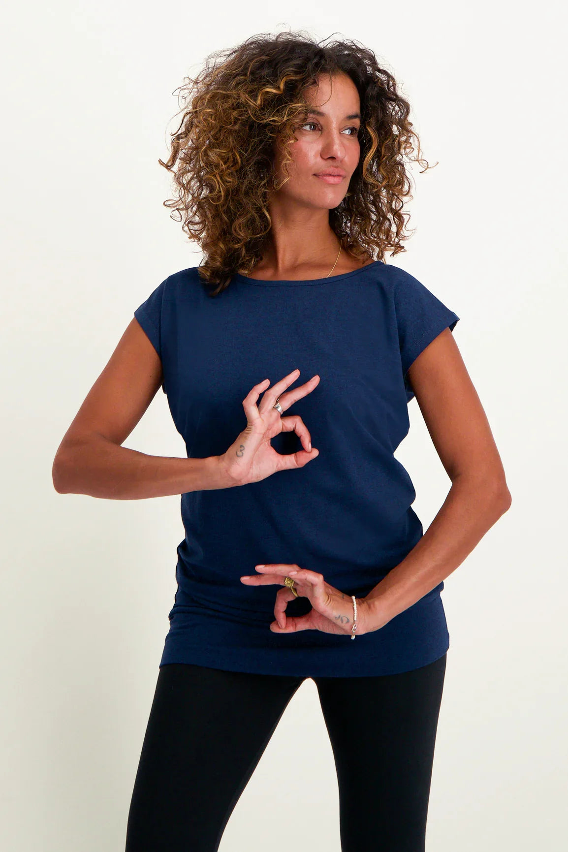 【新品】WE'RTHY SUSTAINABLE YOGA TEE Asana sustainable yoga tee | Midnight | Urban Goddess yoga