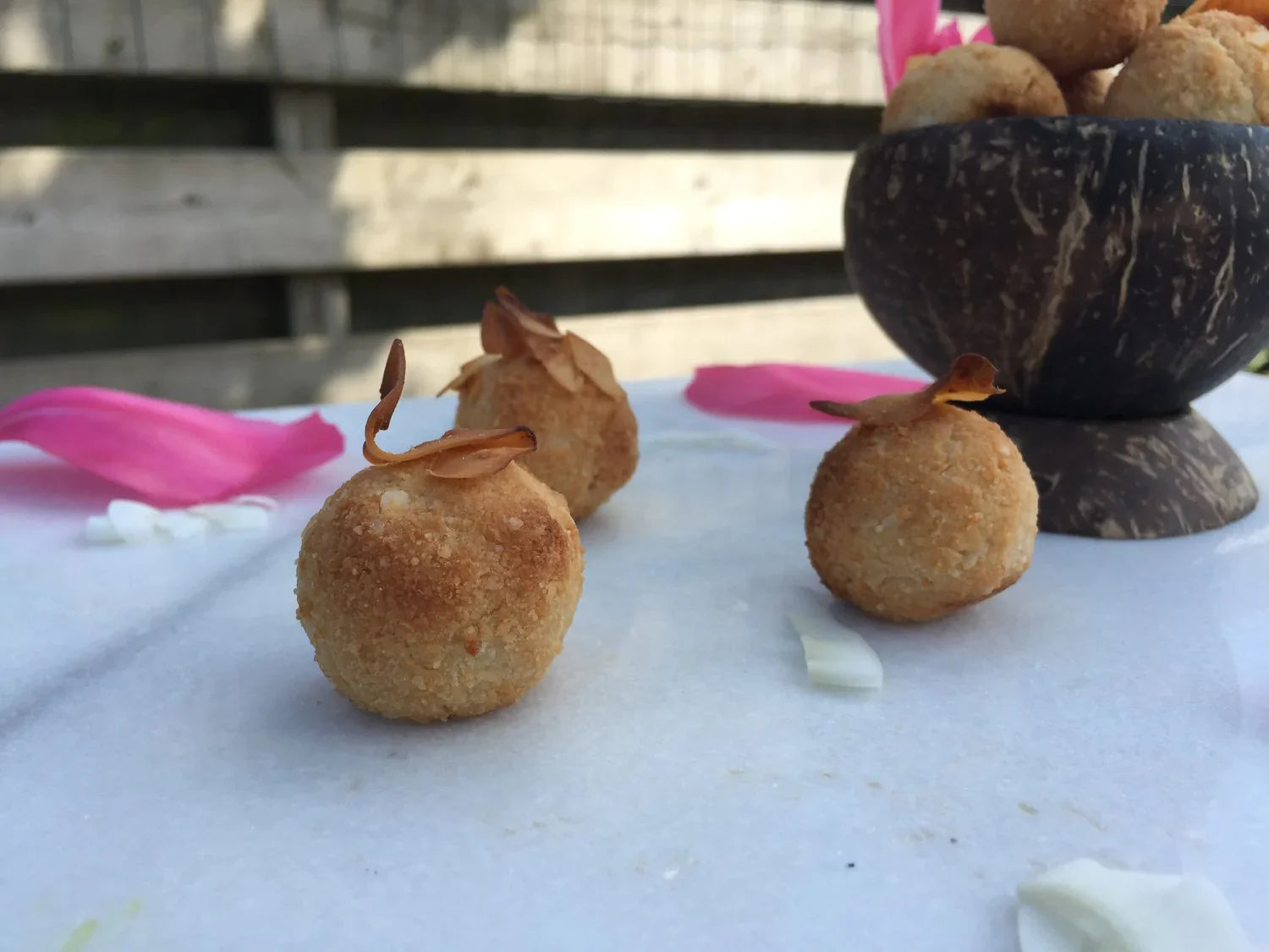 Vegan Crunchy Coconut Macaroons