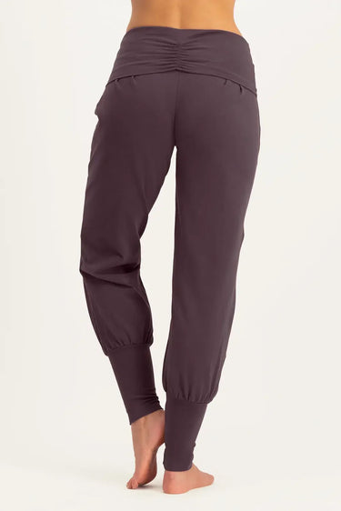 Devi Yoga Hose - Berry