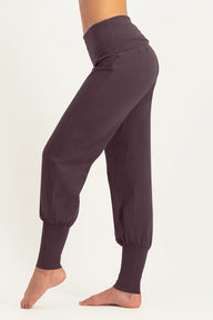 Devi Yoga Hose - Berry