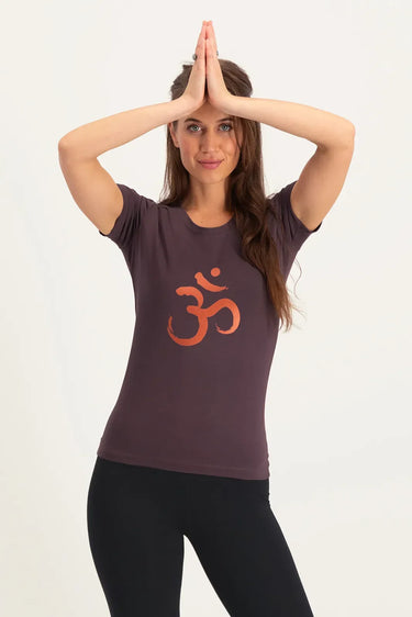 Om Core Yoga Tee - Berry