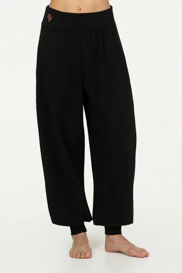 Rhea Yoga Hose - Onyx Black
