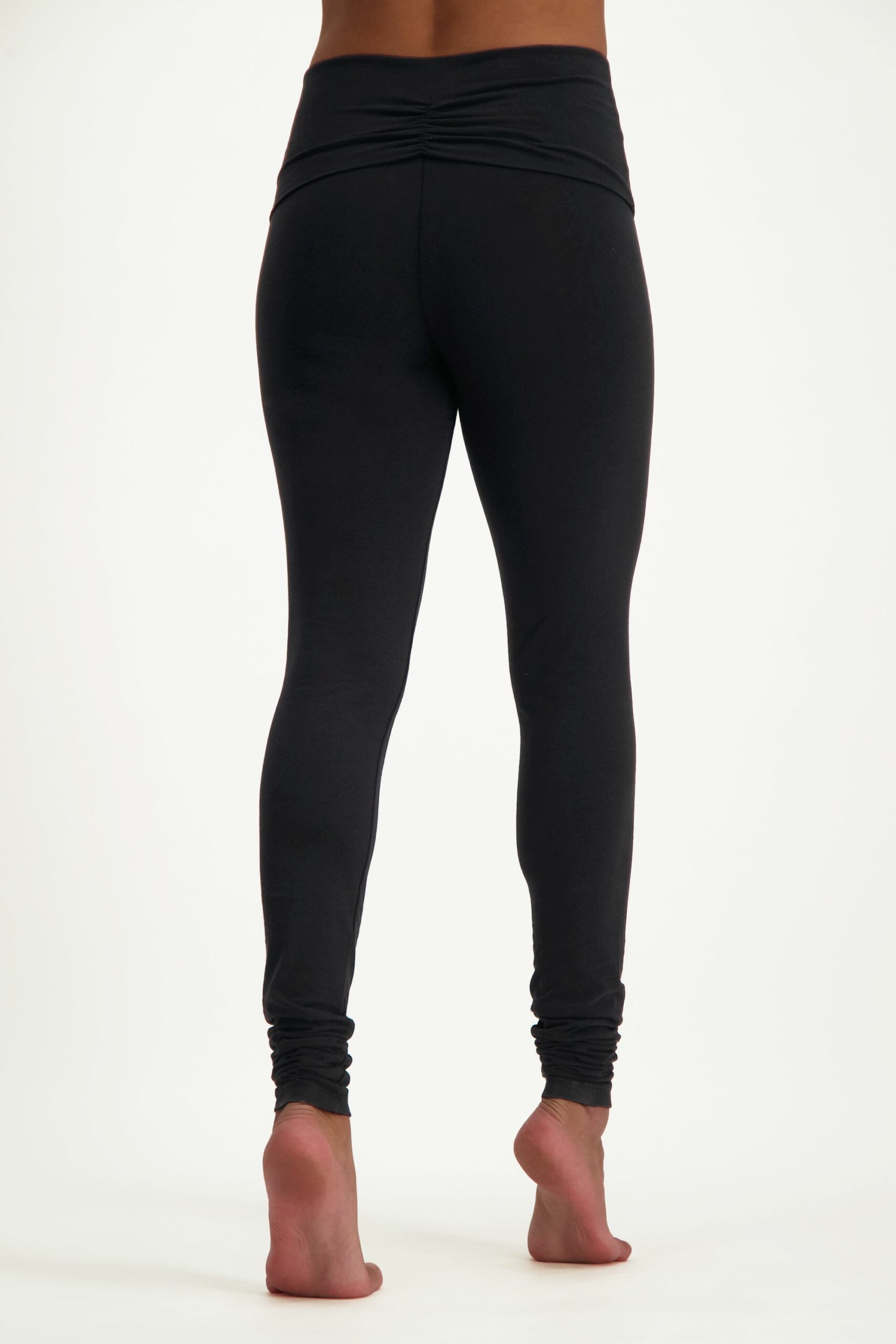 Sustainable Yoga Legging | Spirit of Om Yoga Legging Maui Black Nature