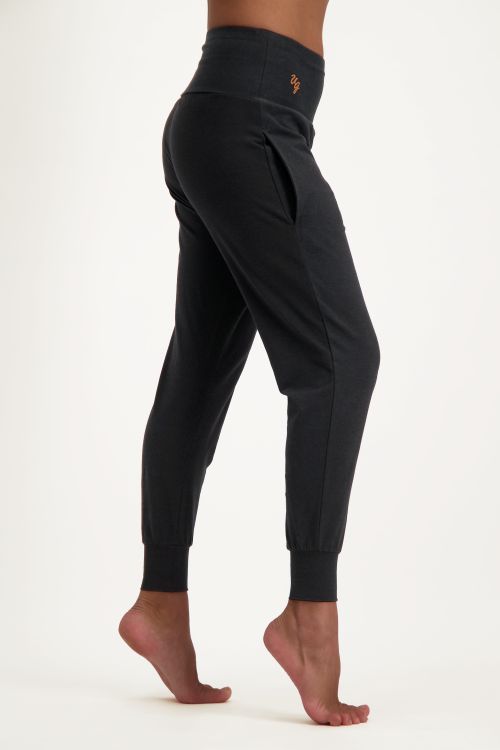 Bhumi yoga pants-urban black-12405501-front-model_Fullbody_TIFF_14
