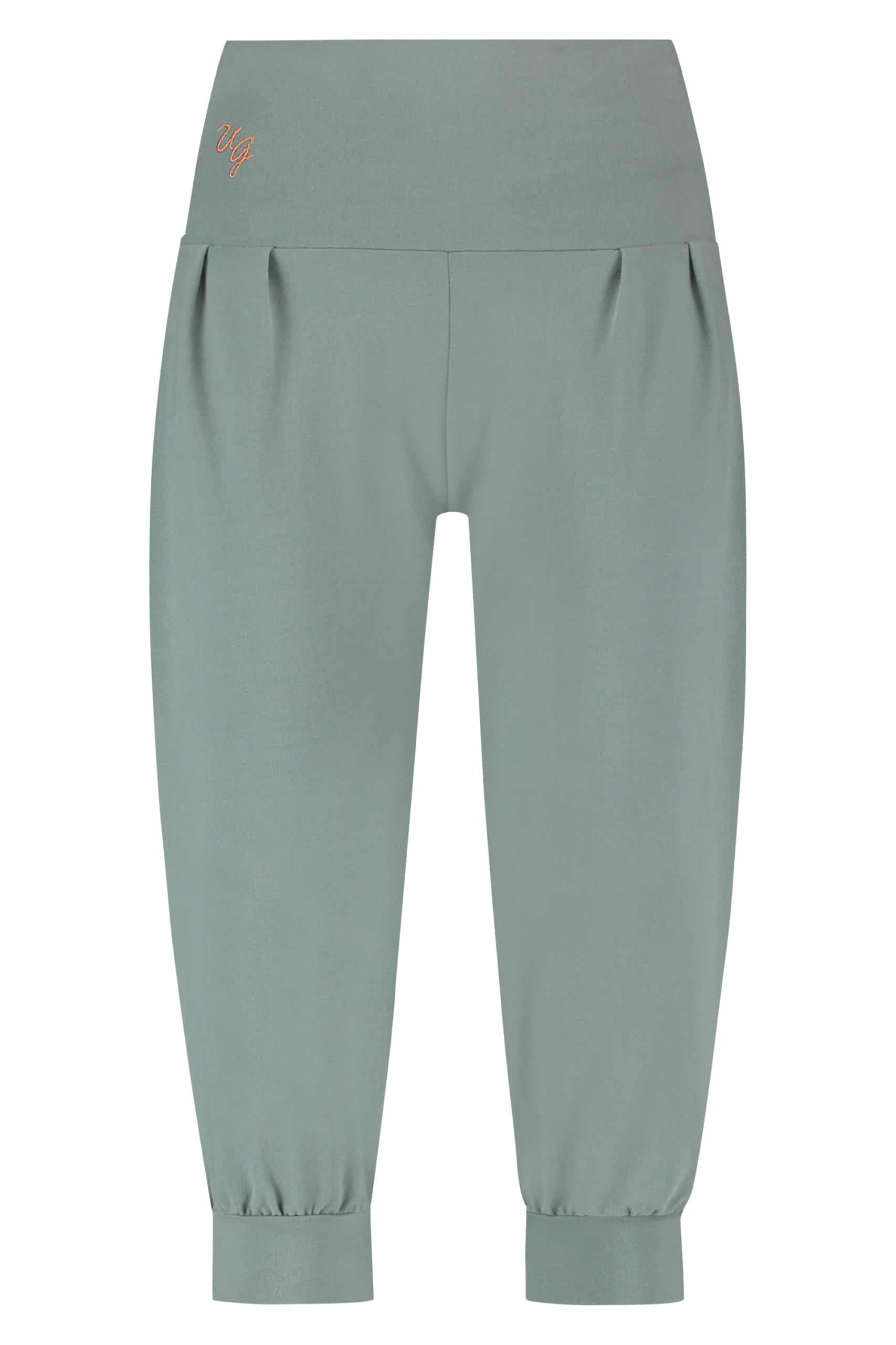 Comfortable loose-fit yoga pants Sukha Capri with three-quarter legs in soft jade color
