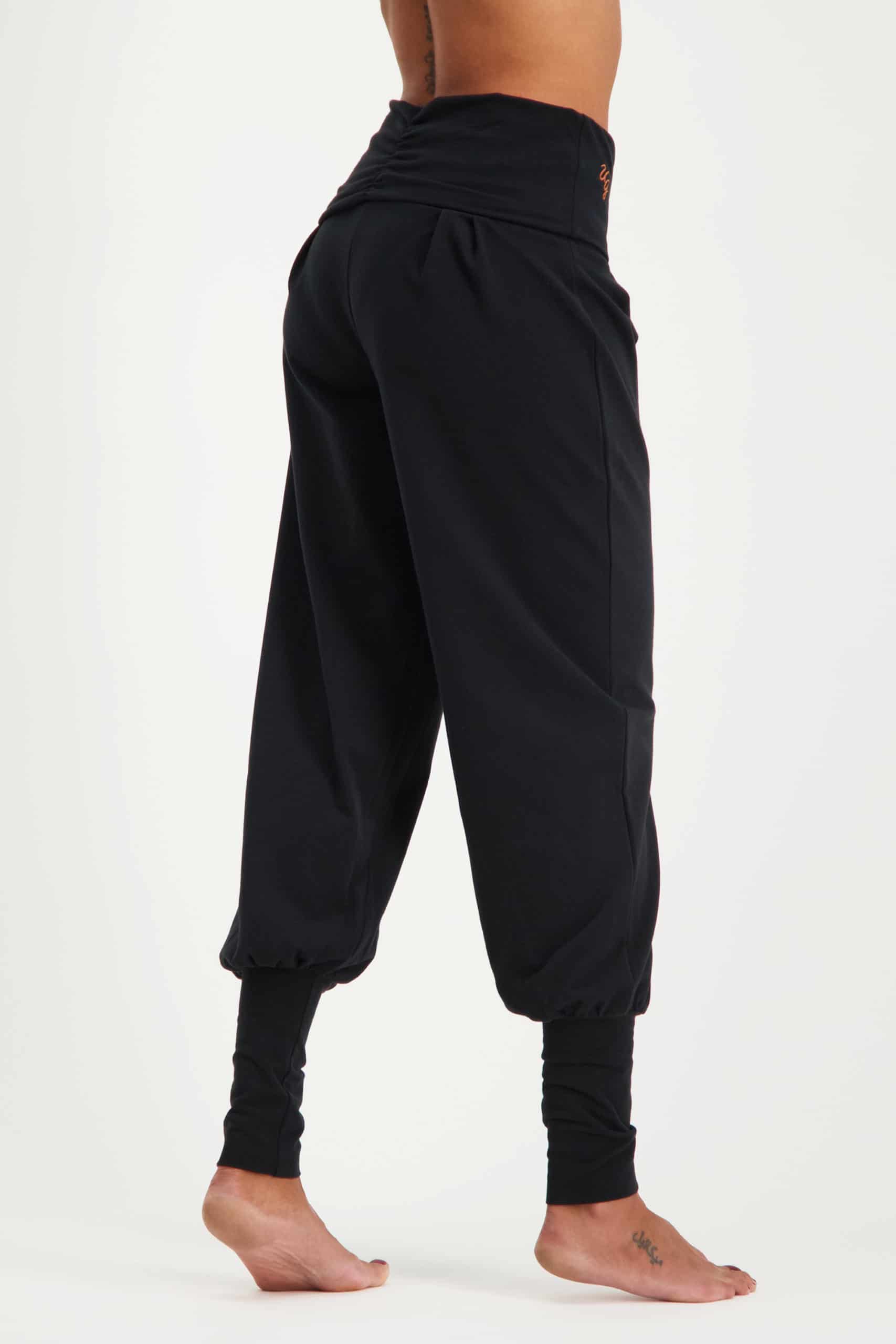DEVI pants-black-model-back