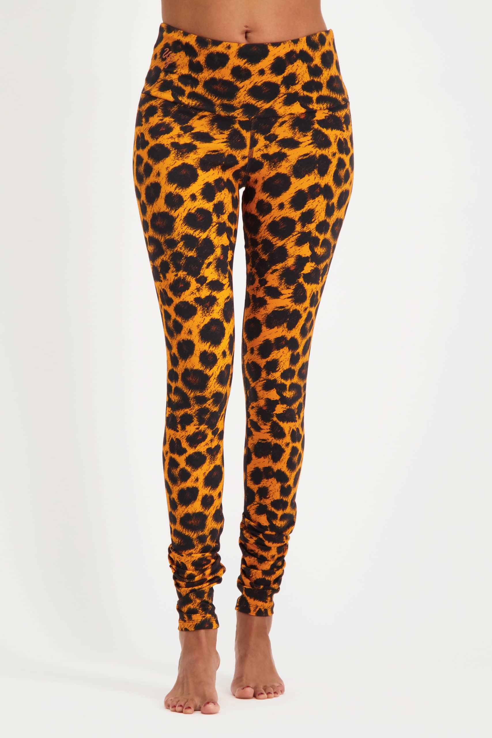Satya leggings-leopard-10125528-model-front
