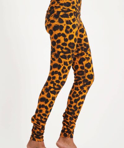 Satya leggings-leopard-10125528-model-side