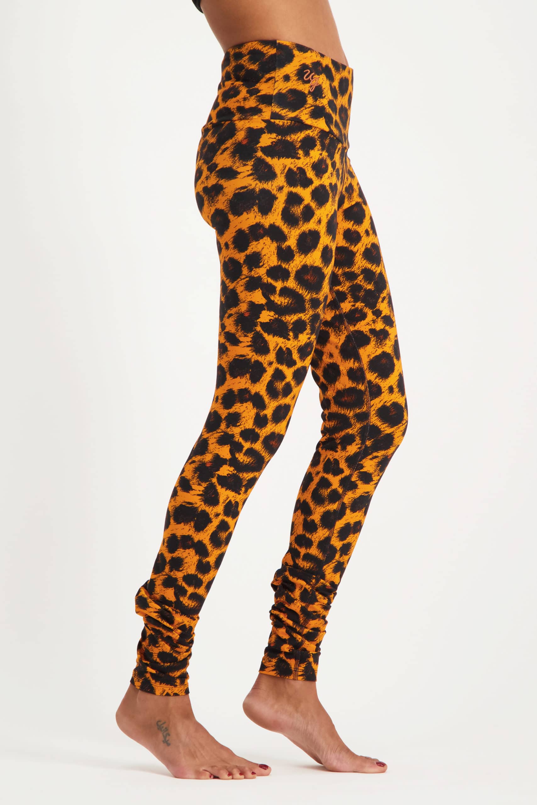 Satya leggings-leopard-10125528-model-side