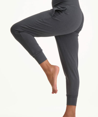 bhumi loose fit yoga pants_charcoal_side_model