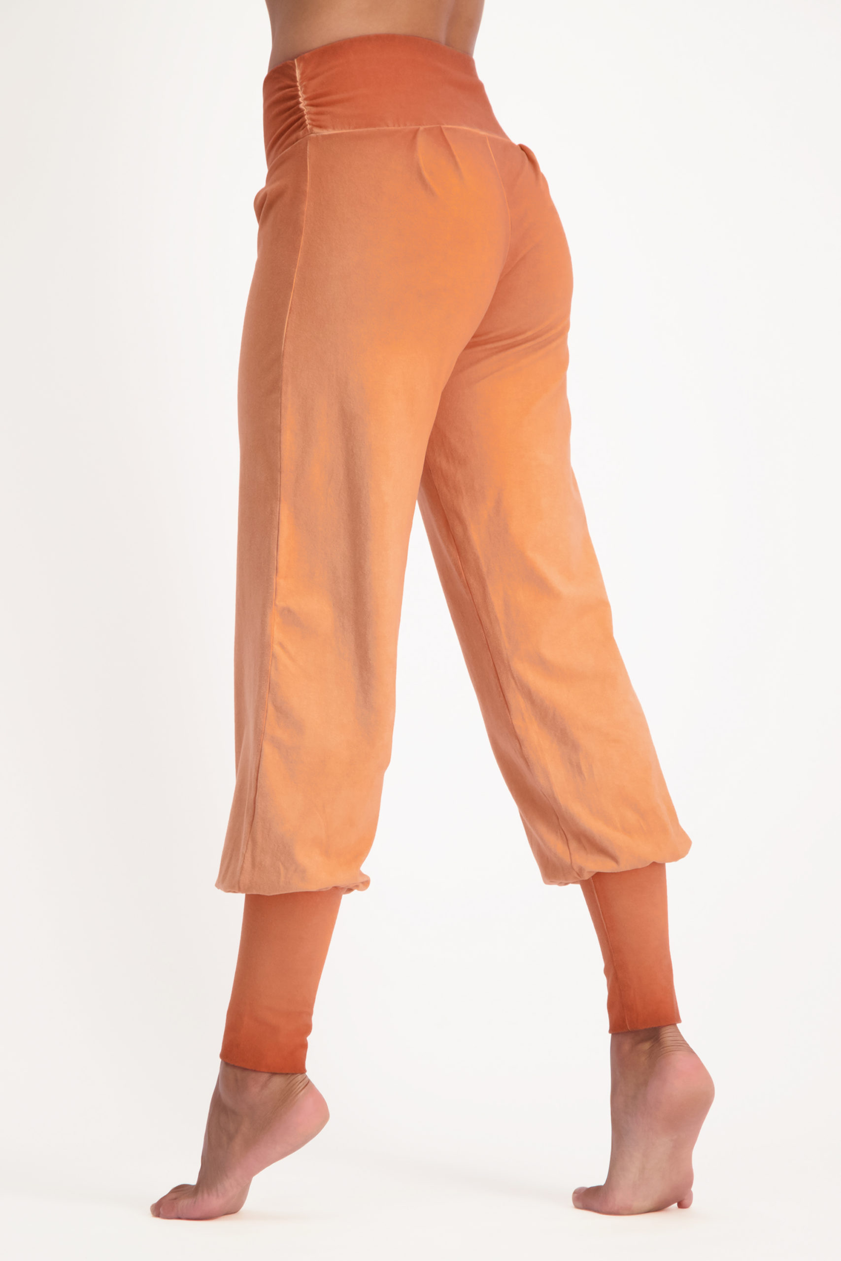 dakini pants-off Bombay brown-11095540-back-model_Fullbody_TIFF_7