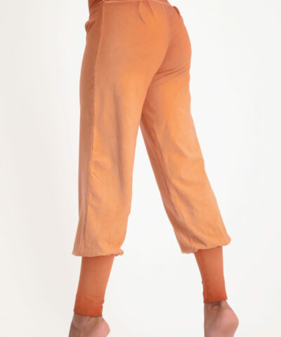 dakini pants-off Bombay brown-11095540-back-model_Fullbody_TIFF_7
