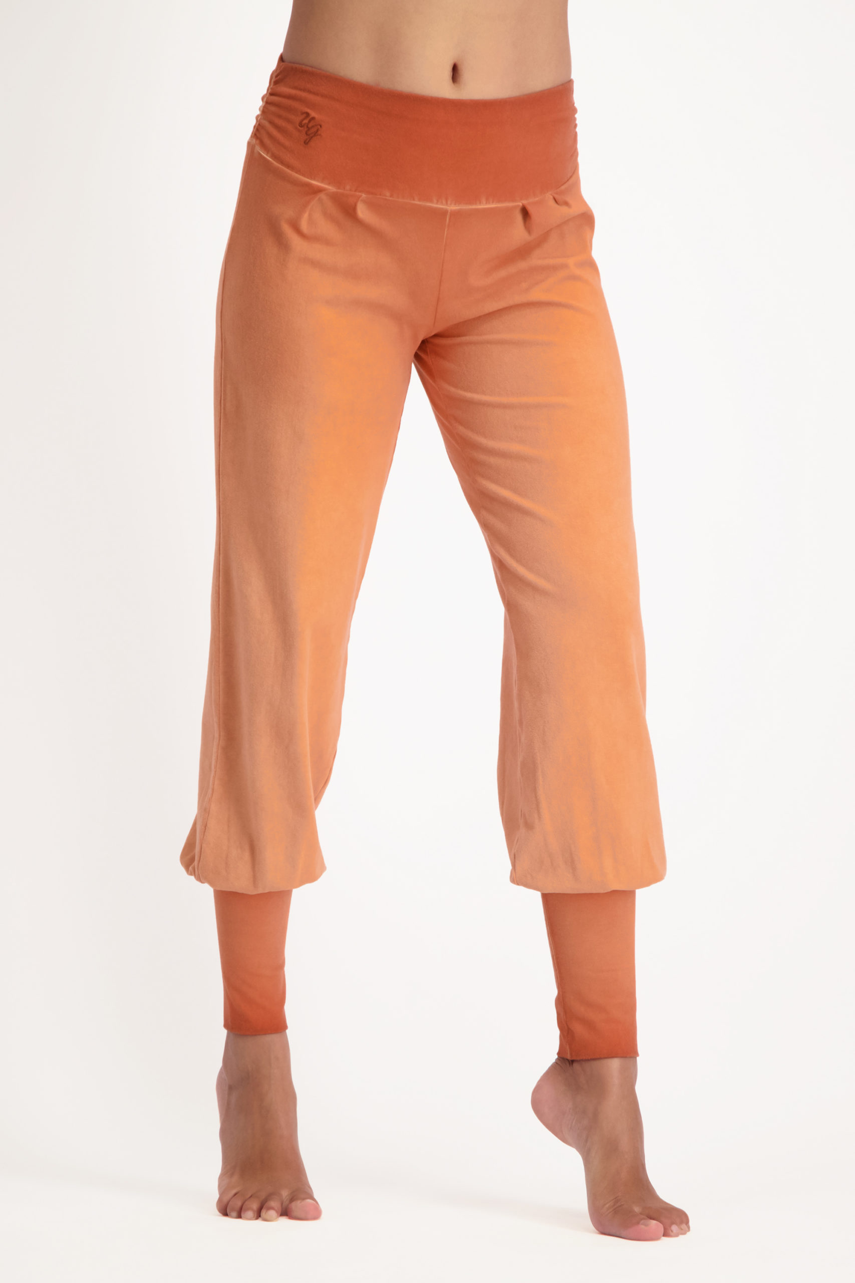 dakini pants-off Bombay brown-11095540-front-model_Fullbody_TIFF_1