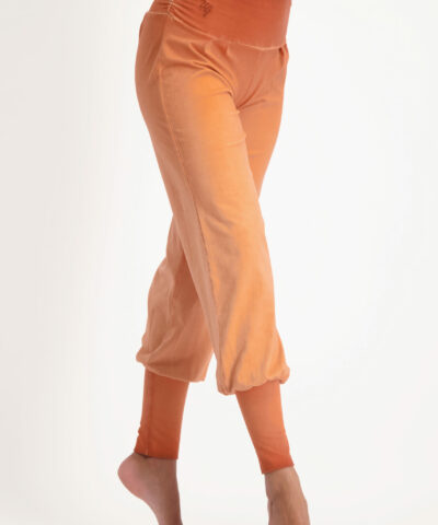 dakini pants-off Bombay brown-11095540-side-model_Fullbody_TIFF_3