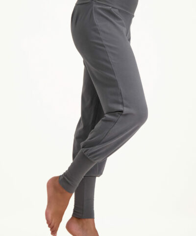 dakini yoga harem pants_charcoal_side_model