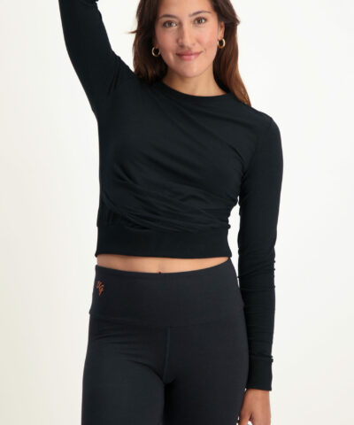 lakshmi Langarm-Crop-Top-urban black-11335501-front-model_urban goddess torso