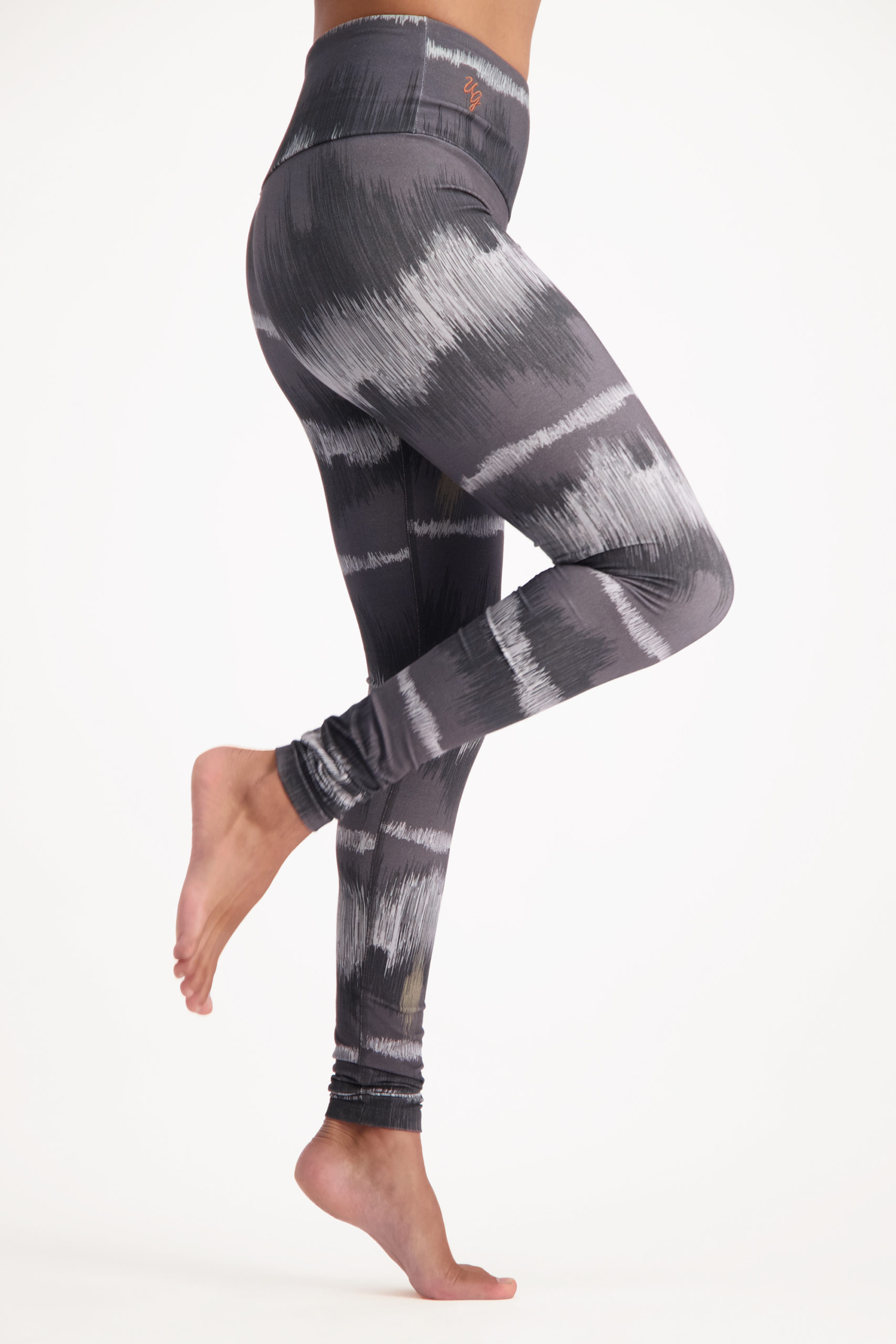 satya leggings-Chaco-11125542-side-model_Fullbody_TIFF_6