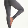 Shaktified duurzame yoga legging_charcoal_back_model