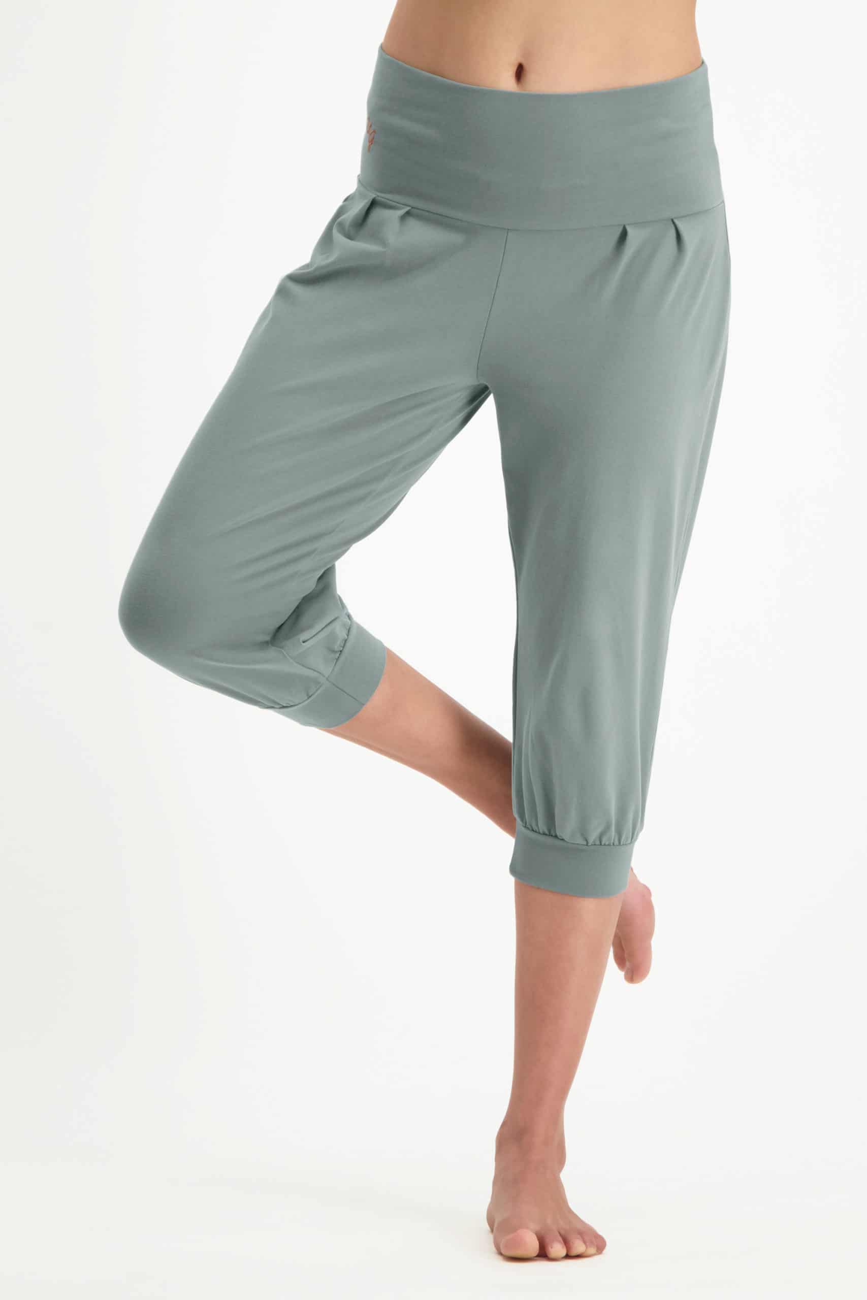 Loose-fit yoga pants Sukha Capri - Jade