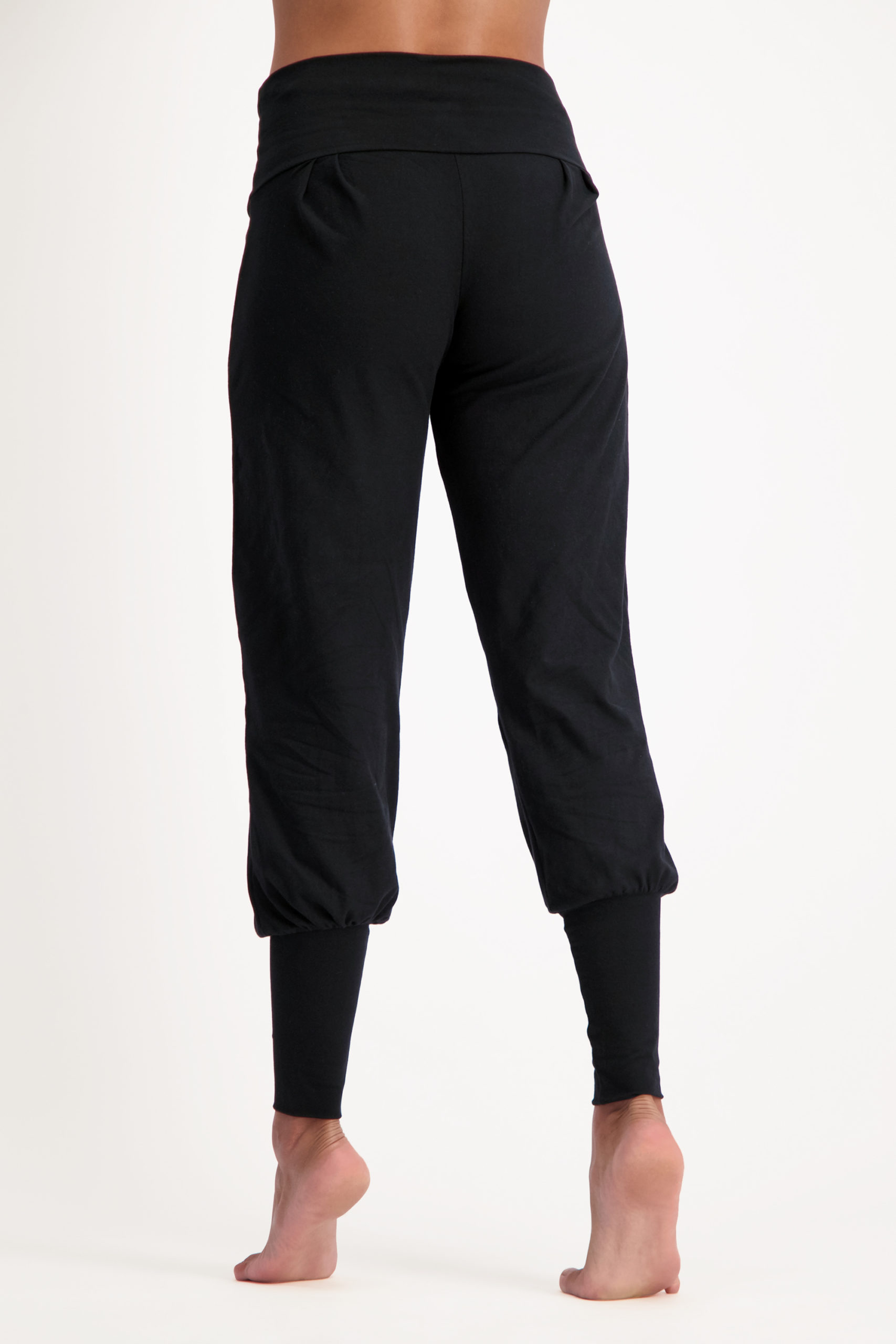 sukha pants-urban black-11345501-back-model_Fullbody_TIFF_6