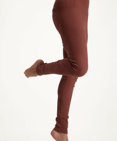 virya leggings-garnet-12415545-side2-model (Aangepast)